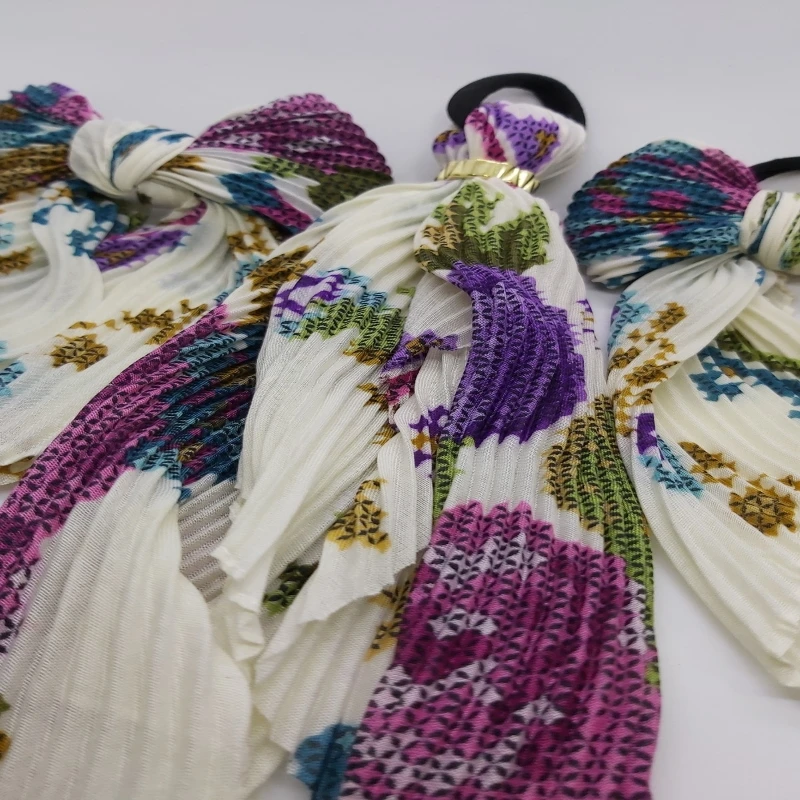 

Colorful Trendy Both Hair Pins And Neck Scarf with Hair Clip Sashed Hair Clip And Hair Pin 4 Kinds Product Together 9 Pcs.