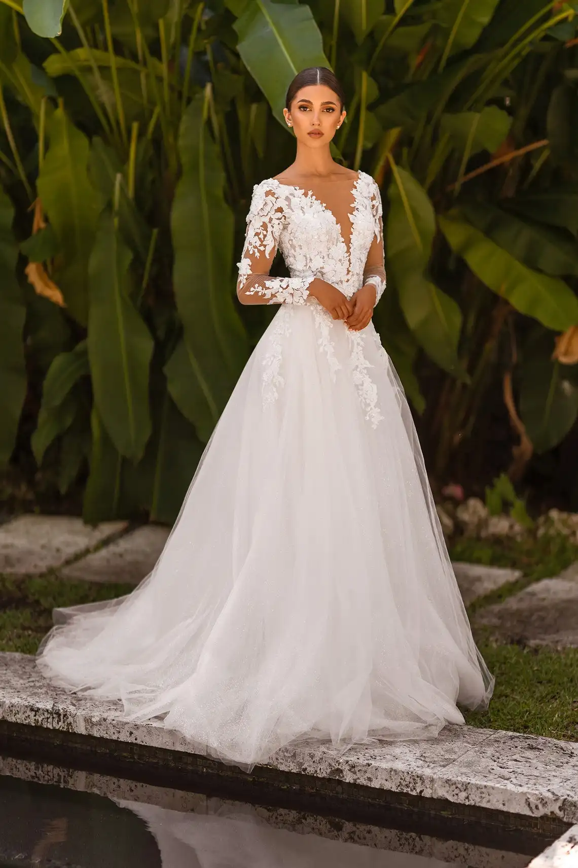 

CloverBridal Romantic Tulle Long Sleeves Maxi Wedding Dress A-line Lace Ivory Split Bridal Dress France WW8417