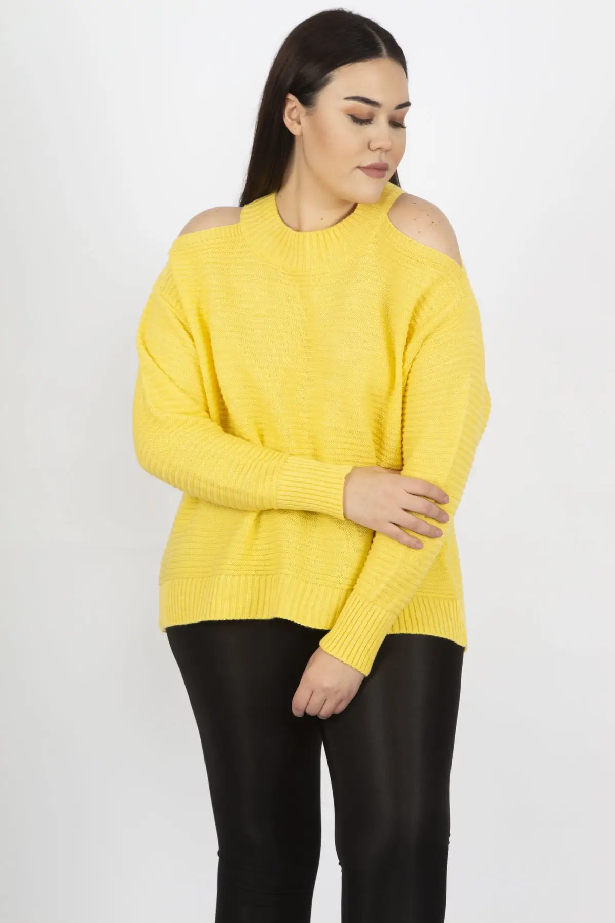 Женский трикотажный свитер с открытыми плечами Sans Textile 65 N12443| |