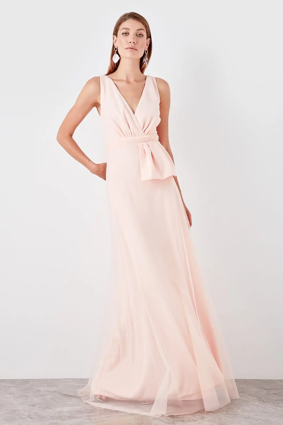 Вечернее платье Trendyol с деталями пеплум TPRSS19AE0047.