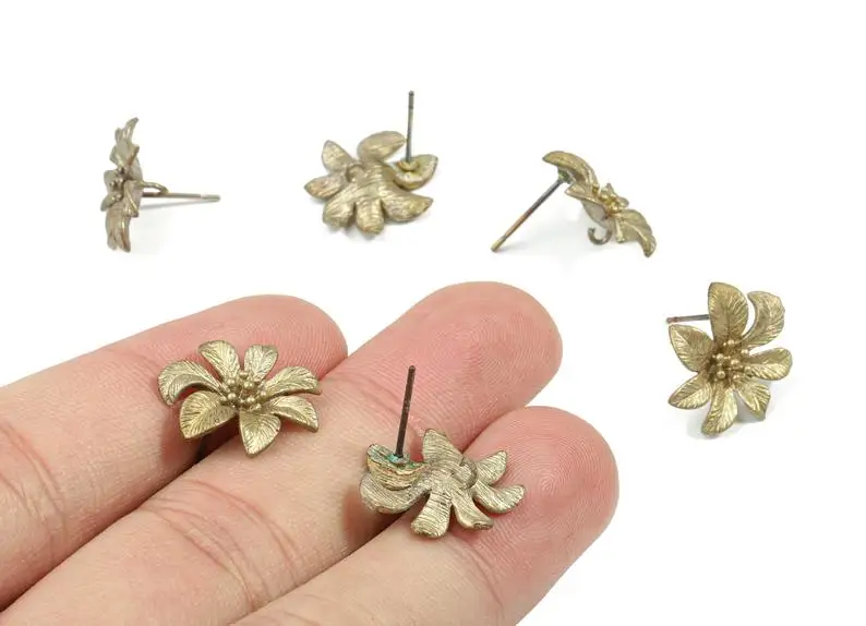 

Brass Flower Earring Stud With Loop - Raw Brass Flower Earring Post - Steel Needle - 12Pcs/Lot - 17.03x14.8x2.9mm - PP3205