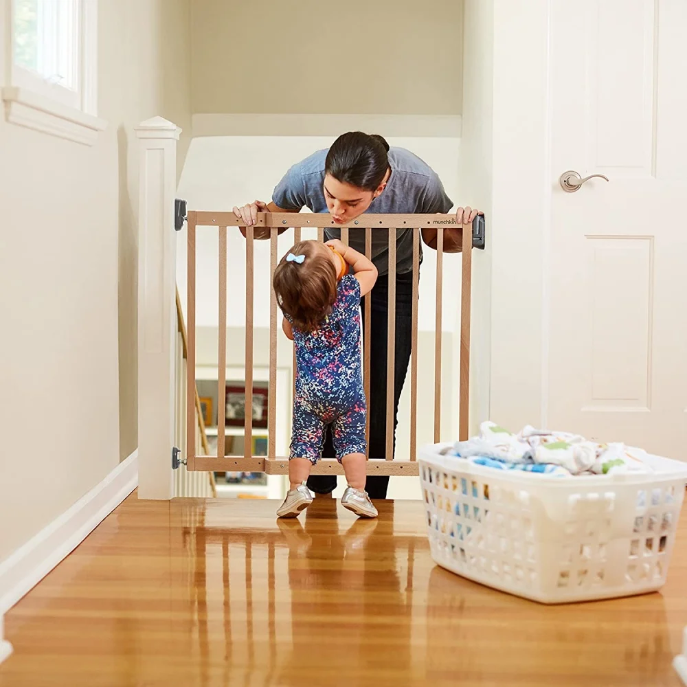 Munchkin ворота безопасности деревянные Extending Wooden Wall Fix Gate от 63 5 до 106см | Мать и