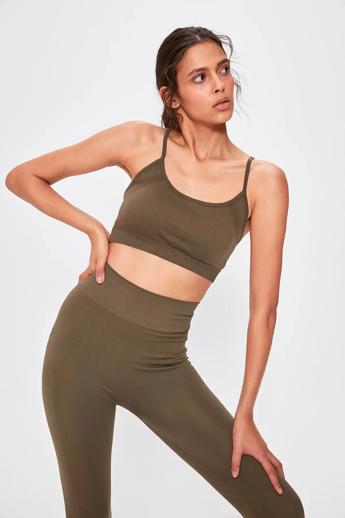 Trendyol хаки бесшовный спортивный топ TWOAW20SS0004