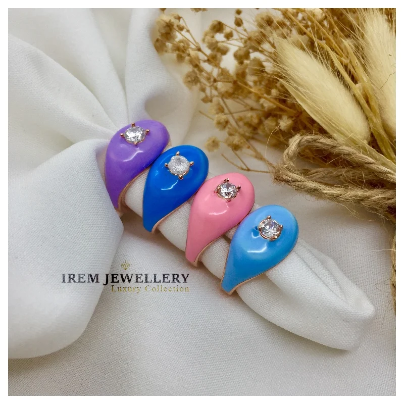 

Кольцо женское из серебра 925 пробы с камнями