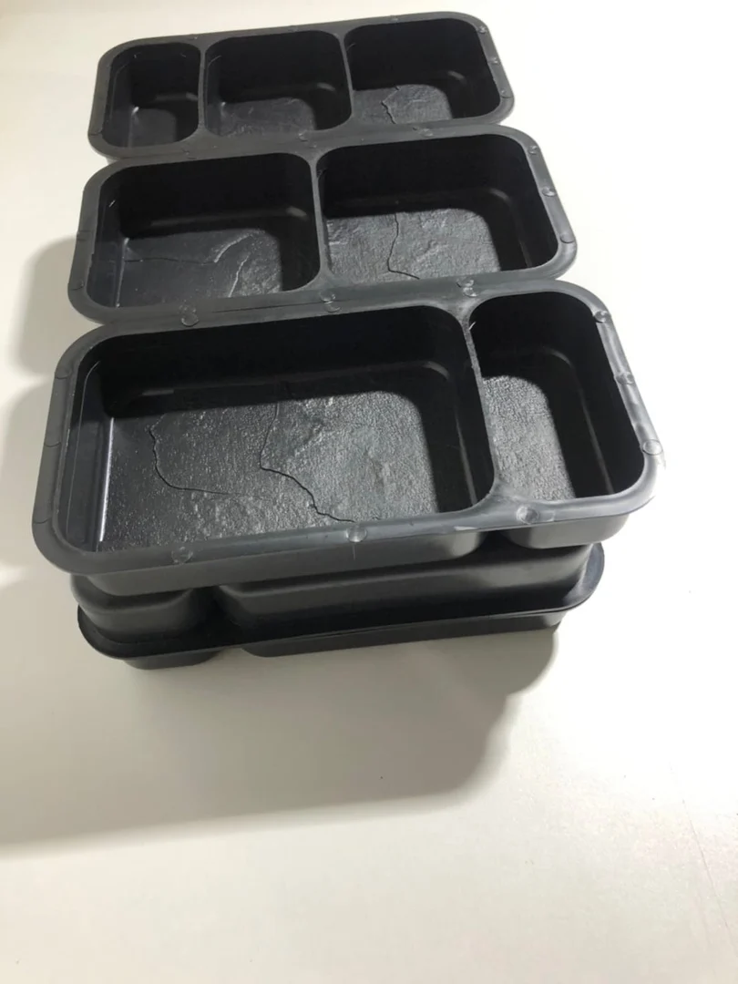 Набор пластиковых форм для самостоятельного изготовления тротуарной плитки.