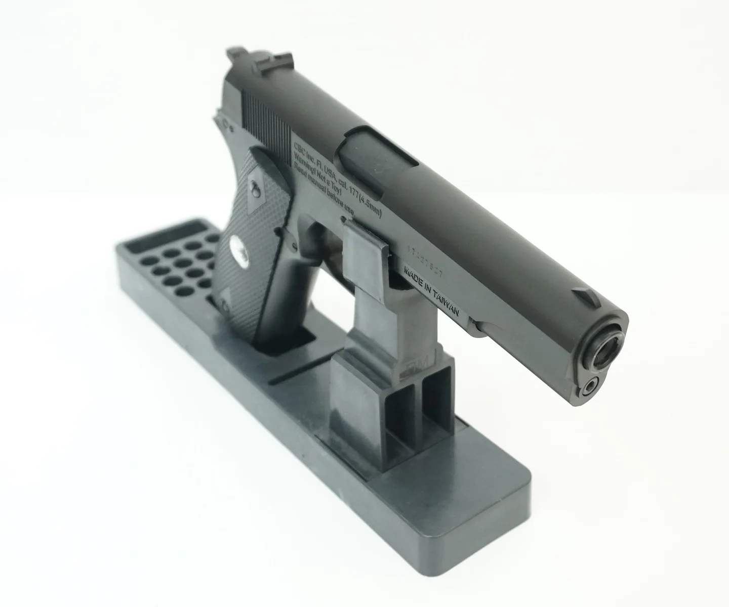 Gun pneumatic Borner clt125 (copy Colt M1911 Cal. 4 5mm plastic case). |