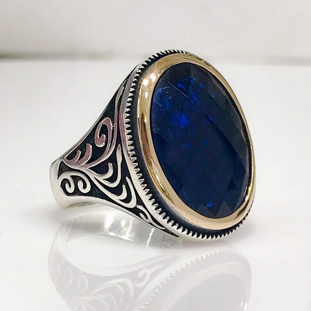 Мужское серебряное кольцо с сапфировым камнем Parlament огранка в форме овала