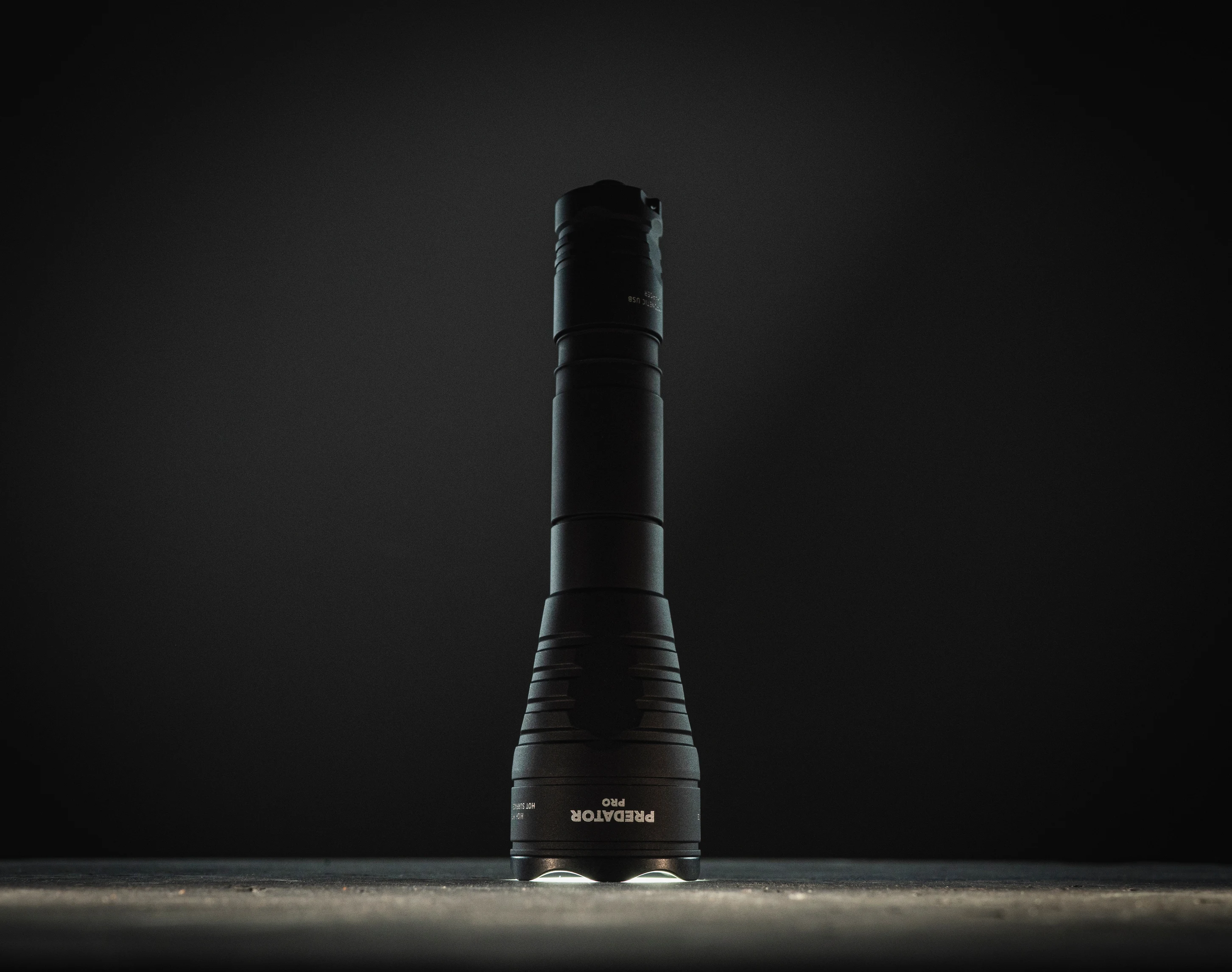 Светодиодный тактический фонарик Armytek Predator Pro XHP35HI магнитный перезаряжаемый с USB
