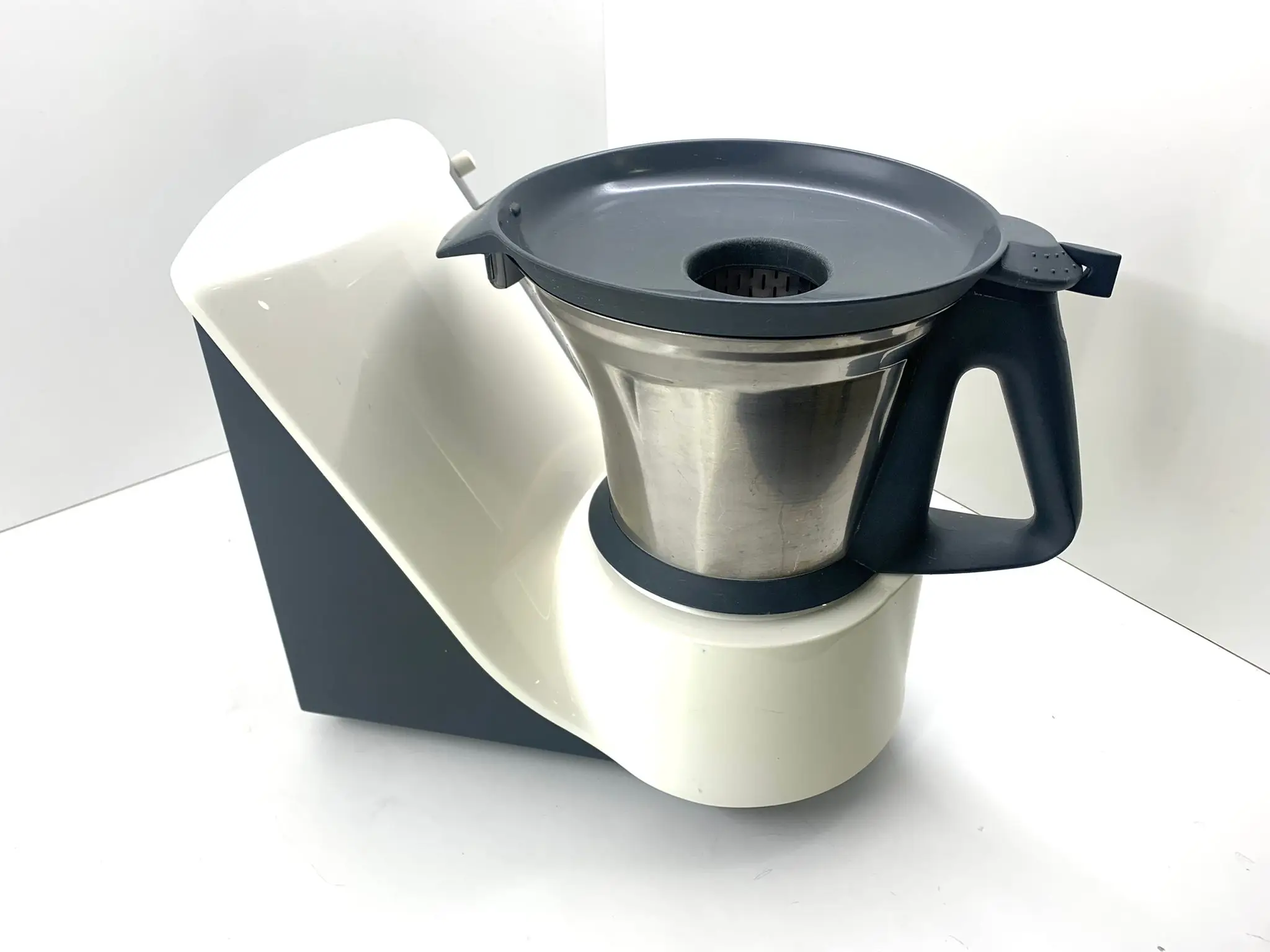 Оригинал THERMOMIX TM21 в очень хорошем состоянии + бабочка лопатка и кубилета. Гарантия