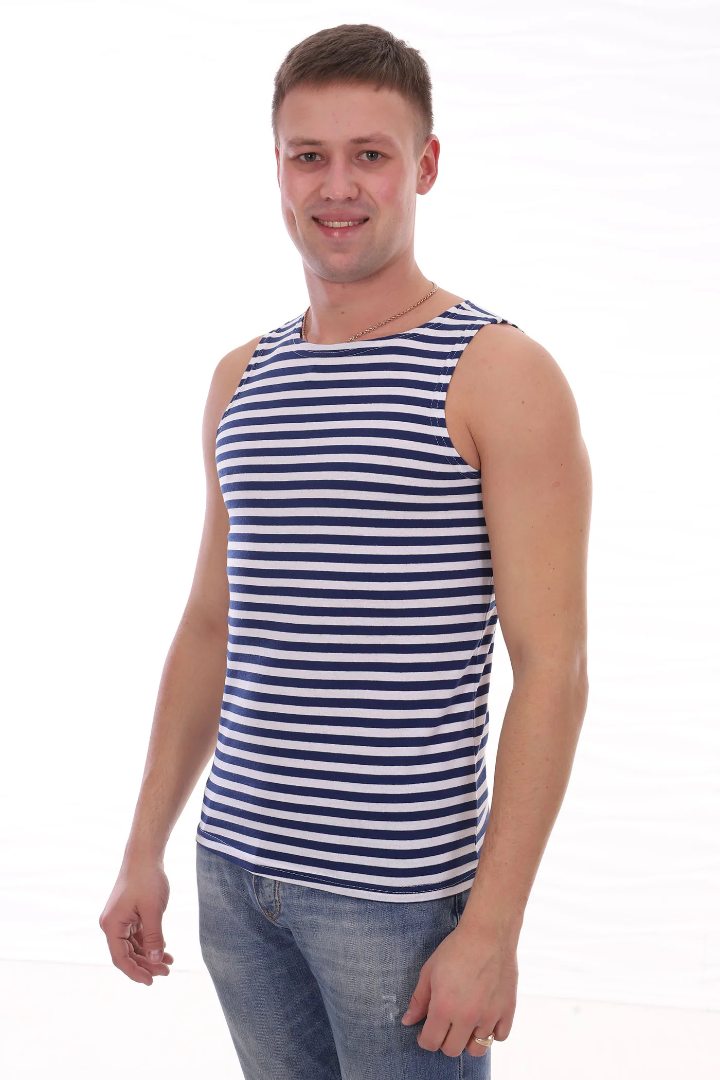 мужчина в тельняшке. тилльняшкк. тельняшка мужская. мужчина в тельняшке. майка-тельняшка кулирка.