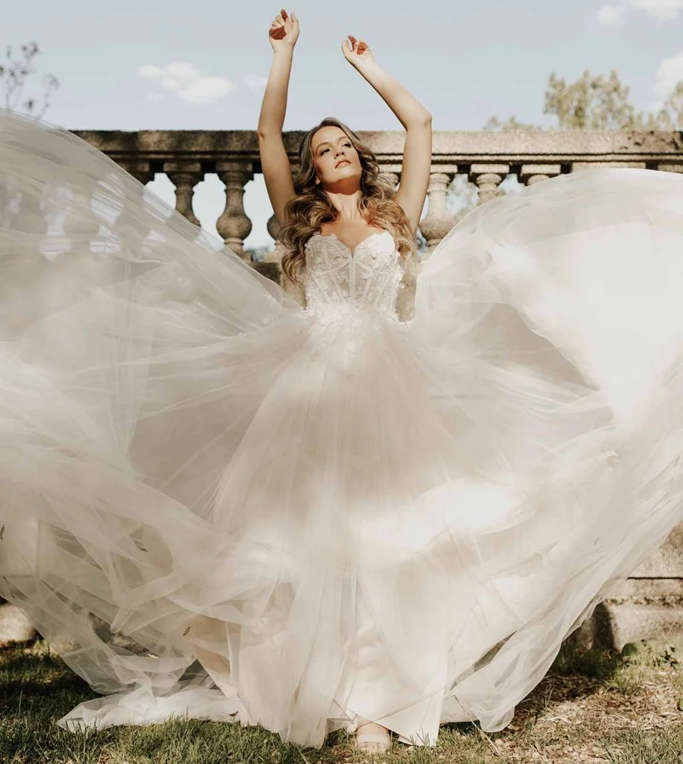 

11871# Fish Bone Open Back V-Neck Lace Applique Tulle Sweep Train A-Line Sleeveless Wedding Dress Wedding Gown Bridal Gown