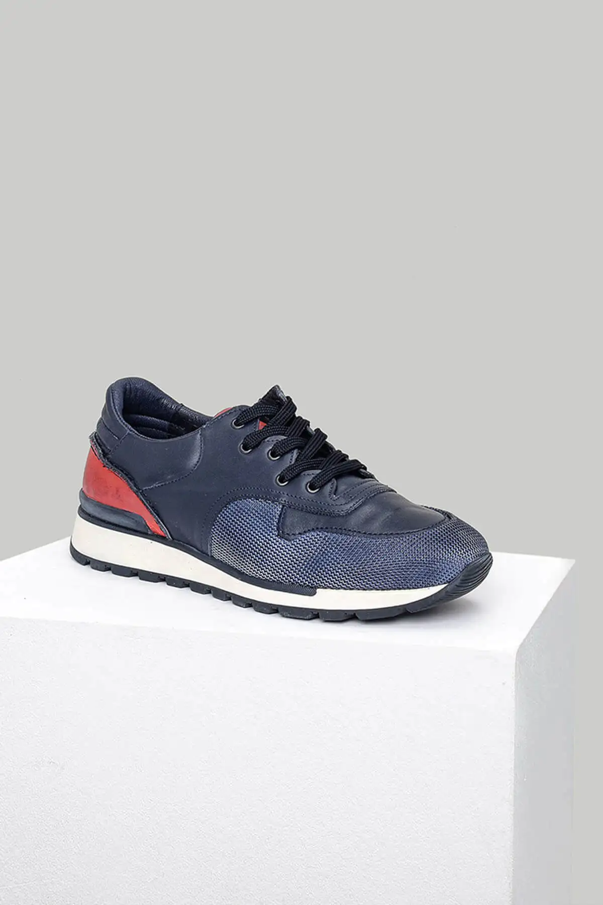 Мужская обувь темно-синего цвета из натуральной кожи Derimod | Обувь