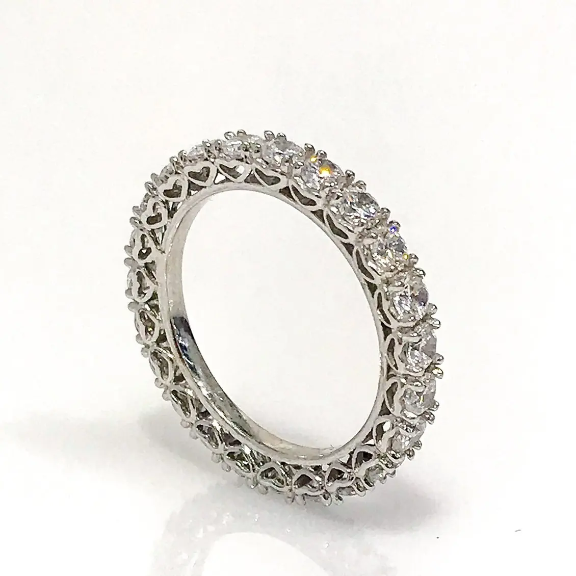 

Single Row Cubic Zirconia Tamtur White Gold Pattern Silver Ring