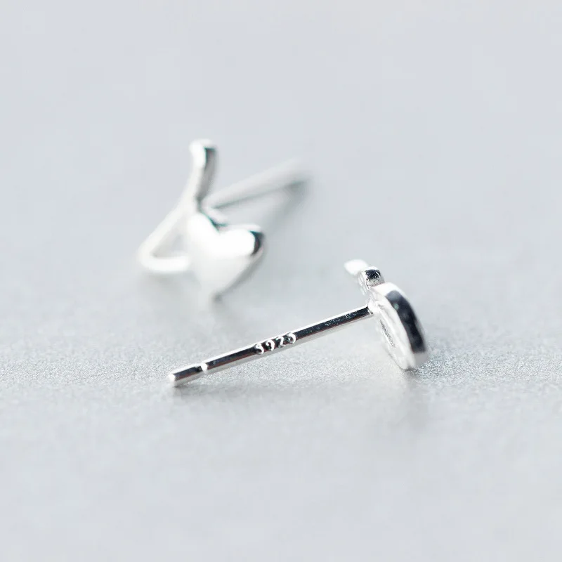 Серьги-гвоздики с надписью LOVE | Украшения и аксессуары