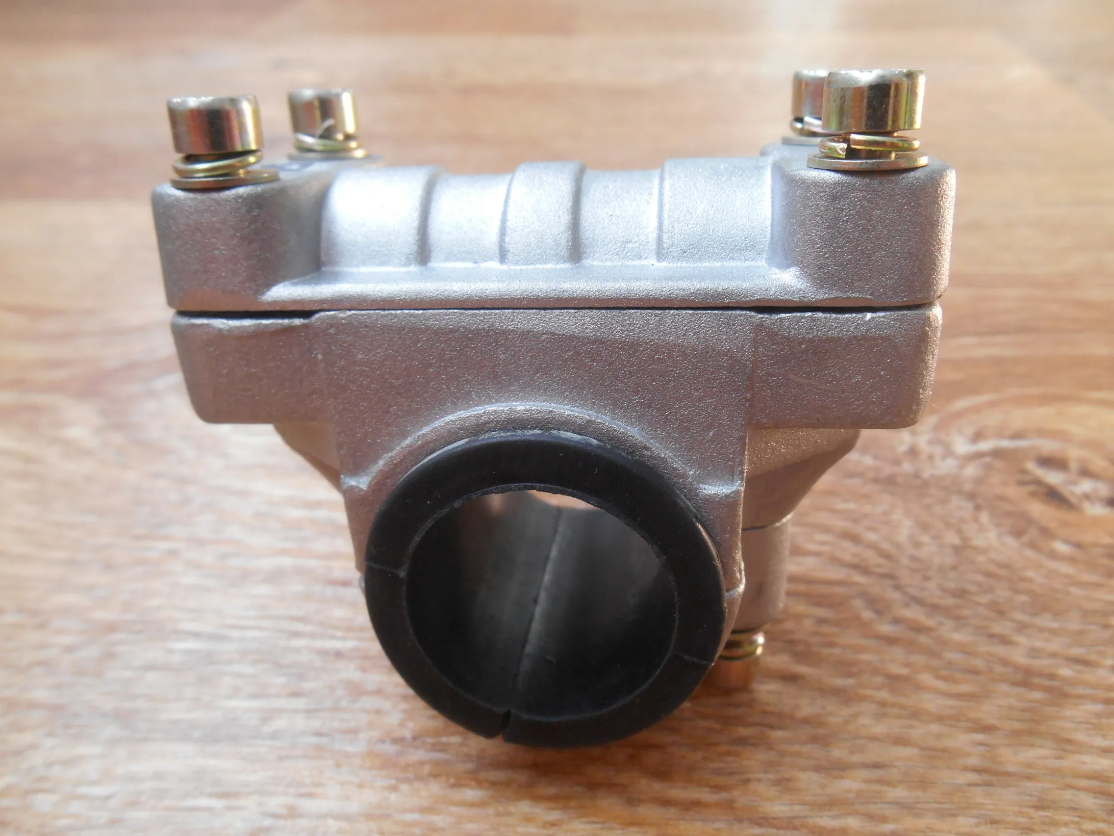 Кронштейн крепления ручки газа бензокосы (триммера) под штангу 26 мм |