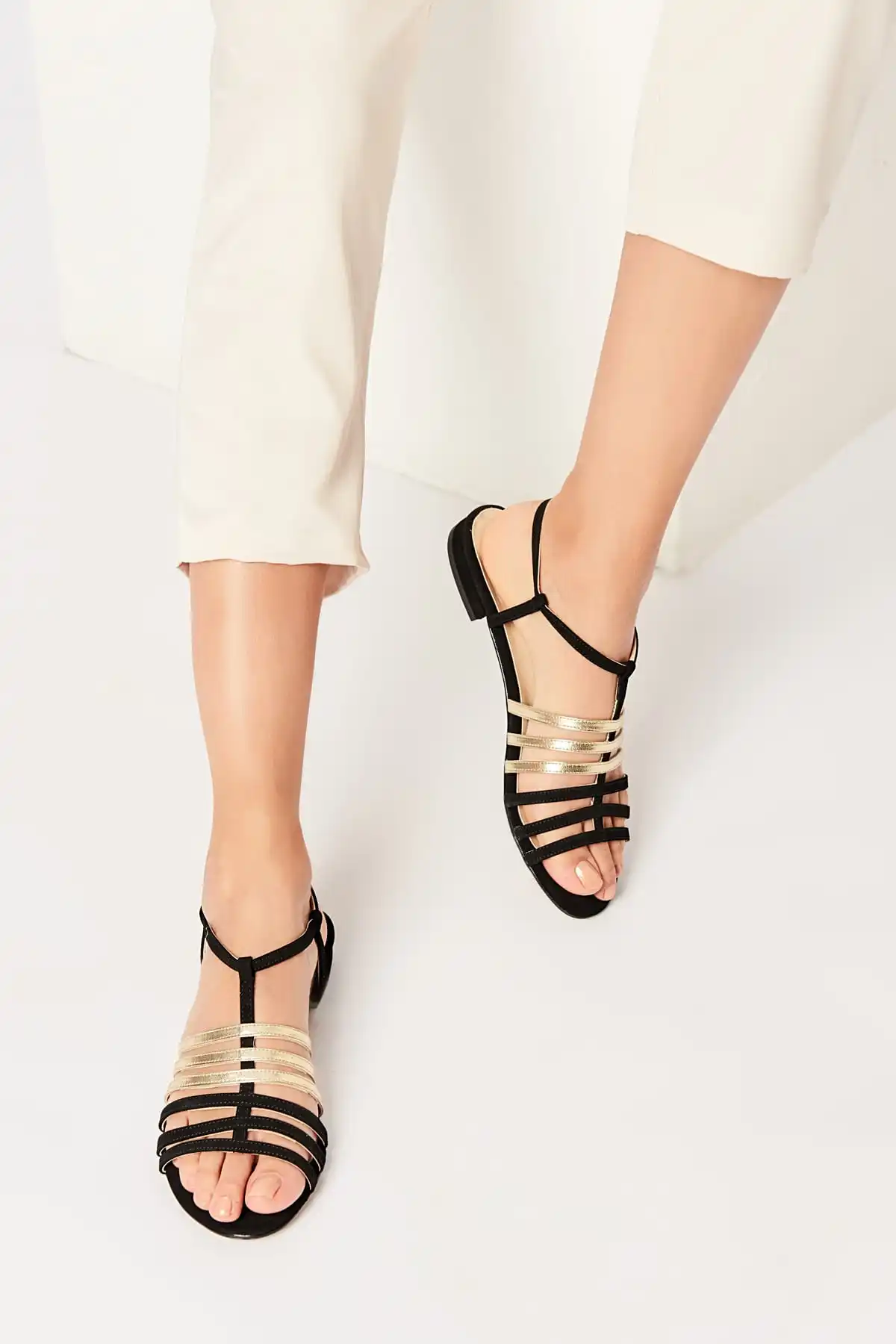 Черные женские босоножки из натуральной кожи с жемчугом 120130002323 | Обувь