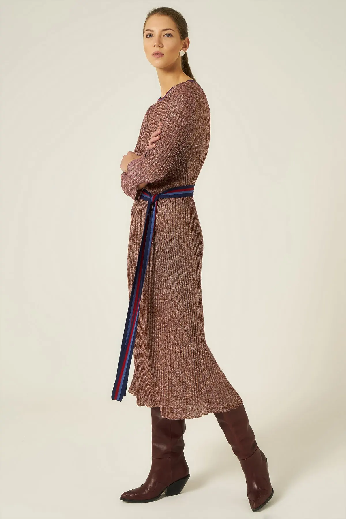 Женское платье из люрекса с вырезом лодочкой и поясом Joinus | Женская одежда