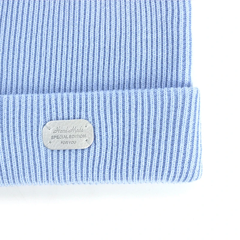 Однотонная рифленая облегающая шапка мужская вязаная унисекс теплые плотные