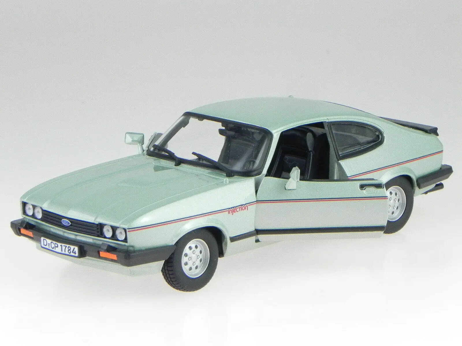 

Модель автомобиля Bburago 1:24 1982 Ford Capri, литая под давлением