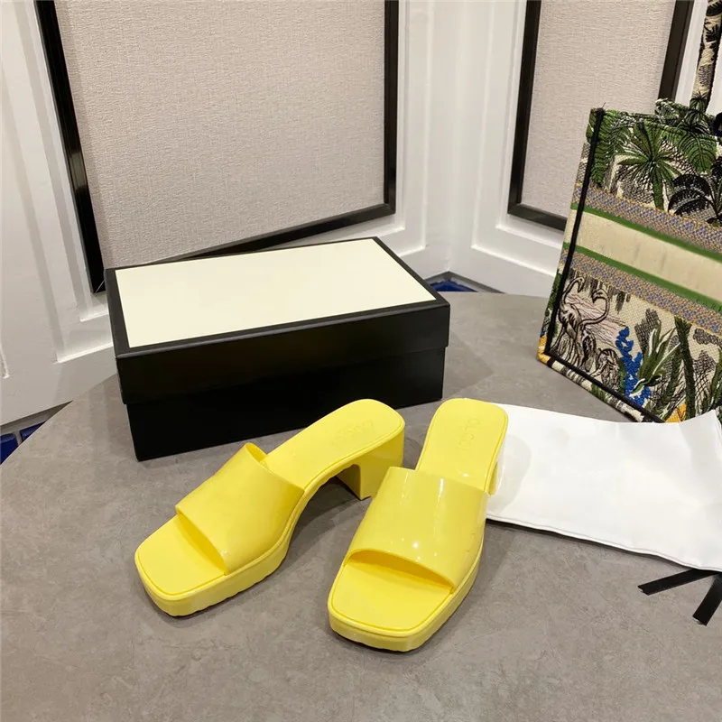 

Luxury Designer New Jelly Shoes Integrated Waterproof Non-slip Lazy Person Thick Heel Slippers Beach Sandals