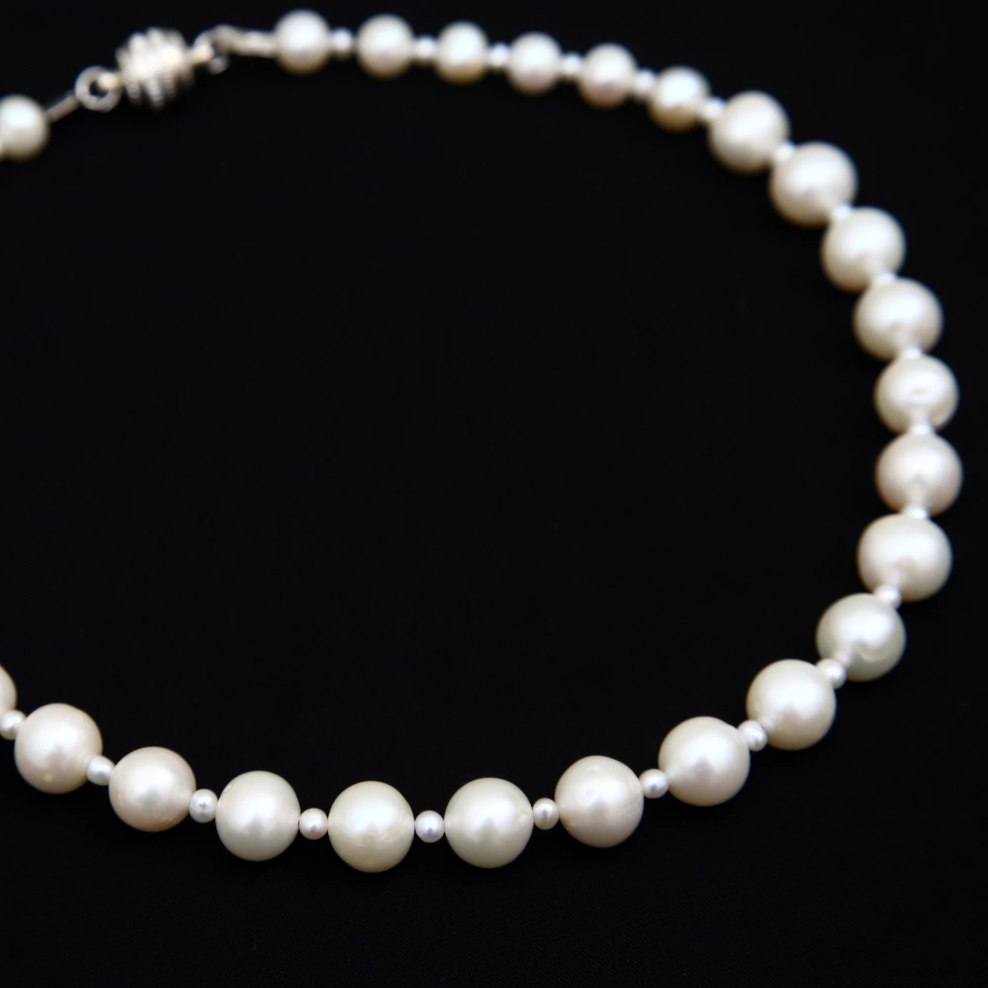 

KOPYOL Large-Grained Pearl Necklace with KI0008