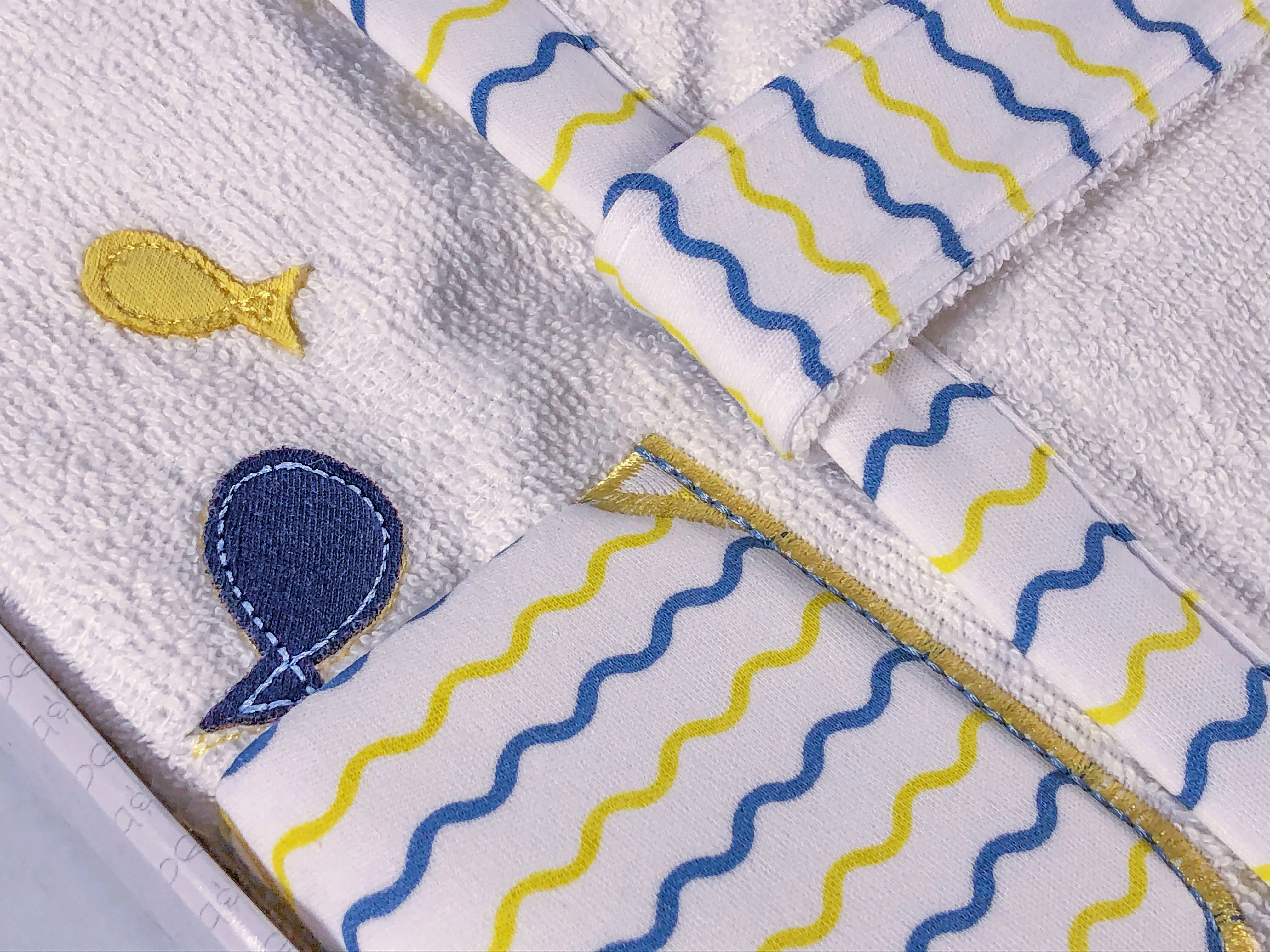 

4 PIECES BATHROBE SET/ BABY SET HAPPY FISH (HOODED BATHROBE HOODED BATHTOWEL SLIPPERS BATH GLOVE)