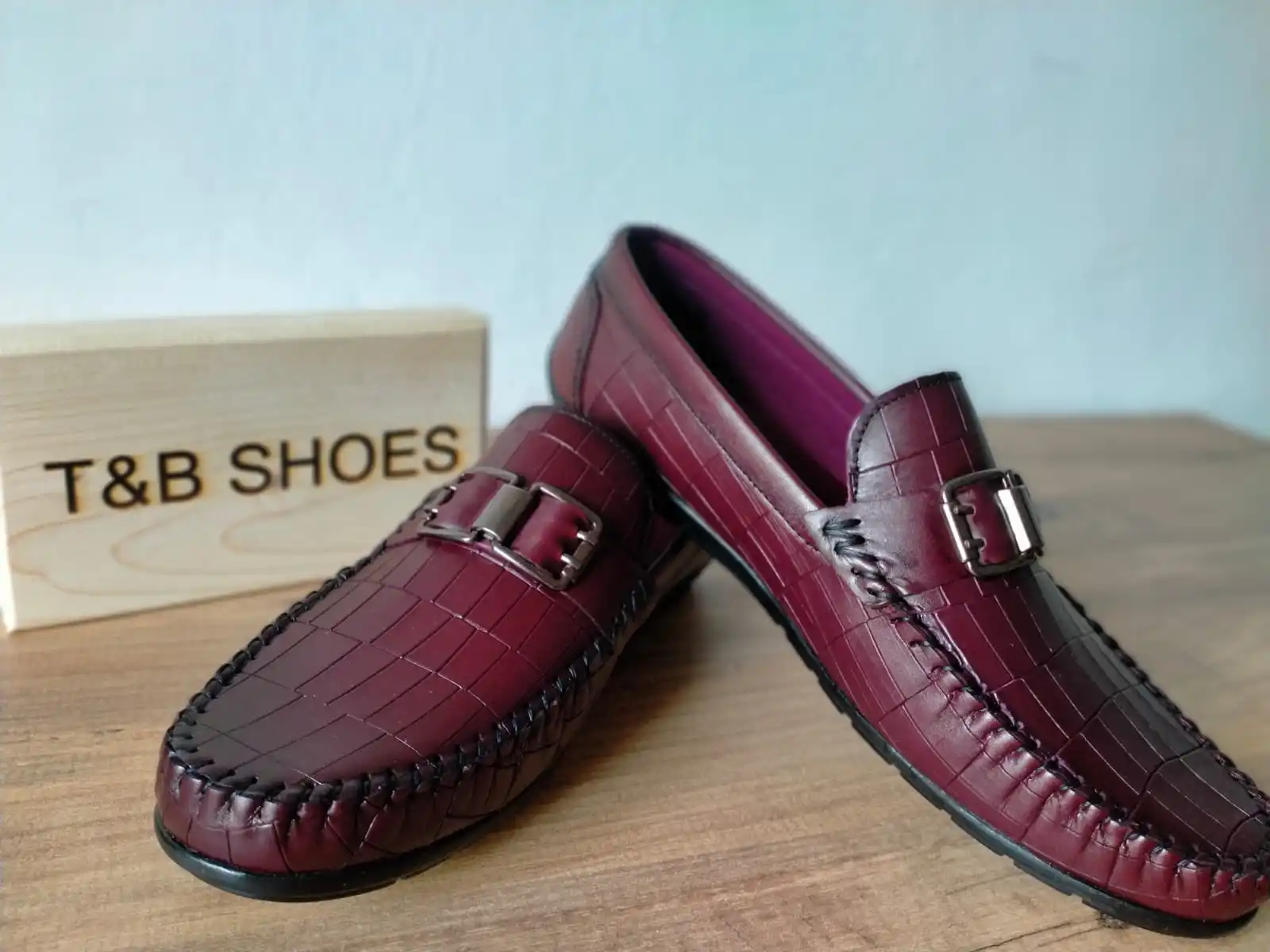 

Men's genuine leather shoes Daily model of choice for high quality casual and comfortable men fashion