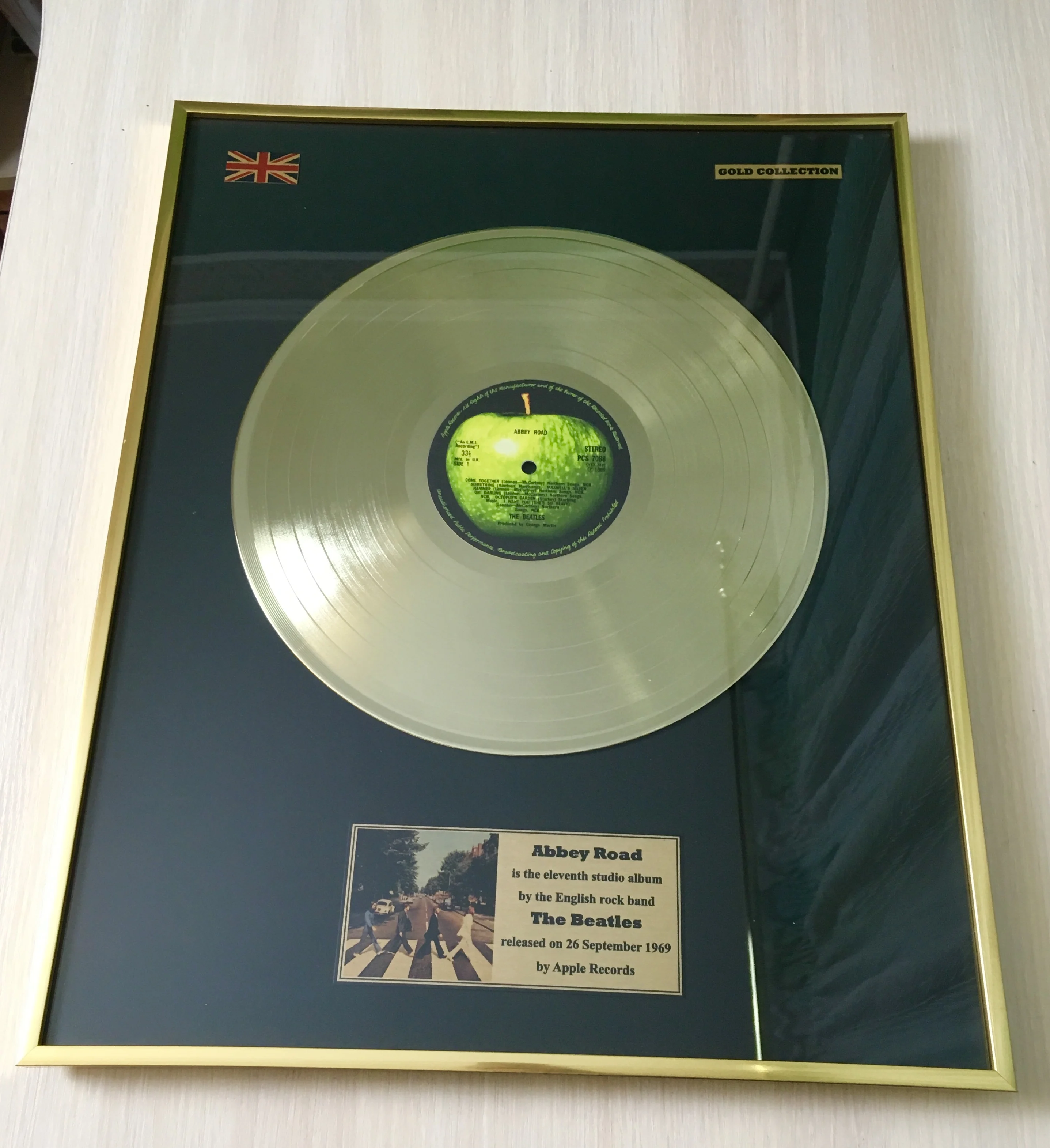Картина The Beatles Abbey Road виниловая пластинка декоративная под "золото" ATTLine -