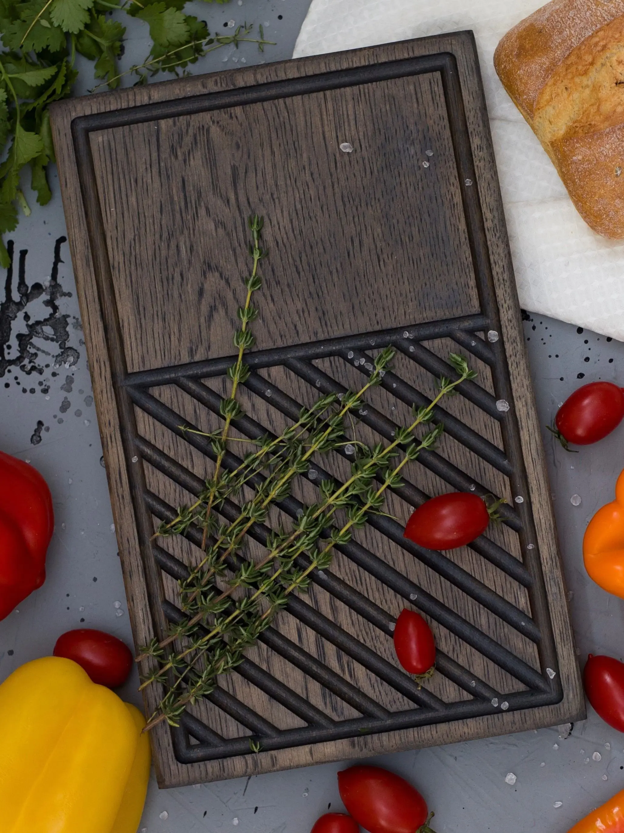 Доска для подачи стейка из массива дуба. 320х200 мм. Цвет &quotуголь&quot.