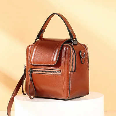 

Women Brown Leather Messenger Bag Lady One-Shoulder Fashion Zipper Wings Rhinestone Decoration Handbag New