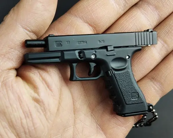 Брелок Glock G17 масштаб 1:3 черный пистолет PUBG детский игрушечный | Украшения и