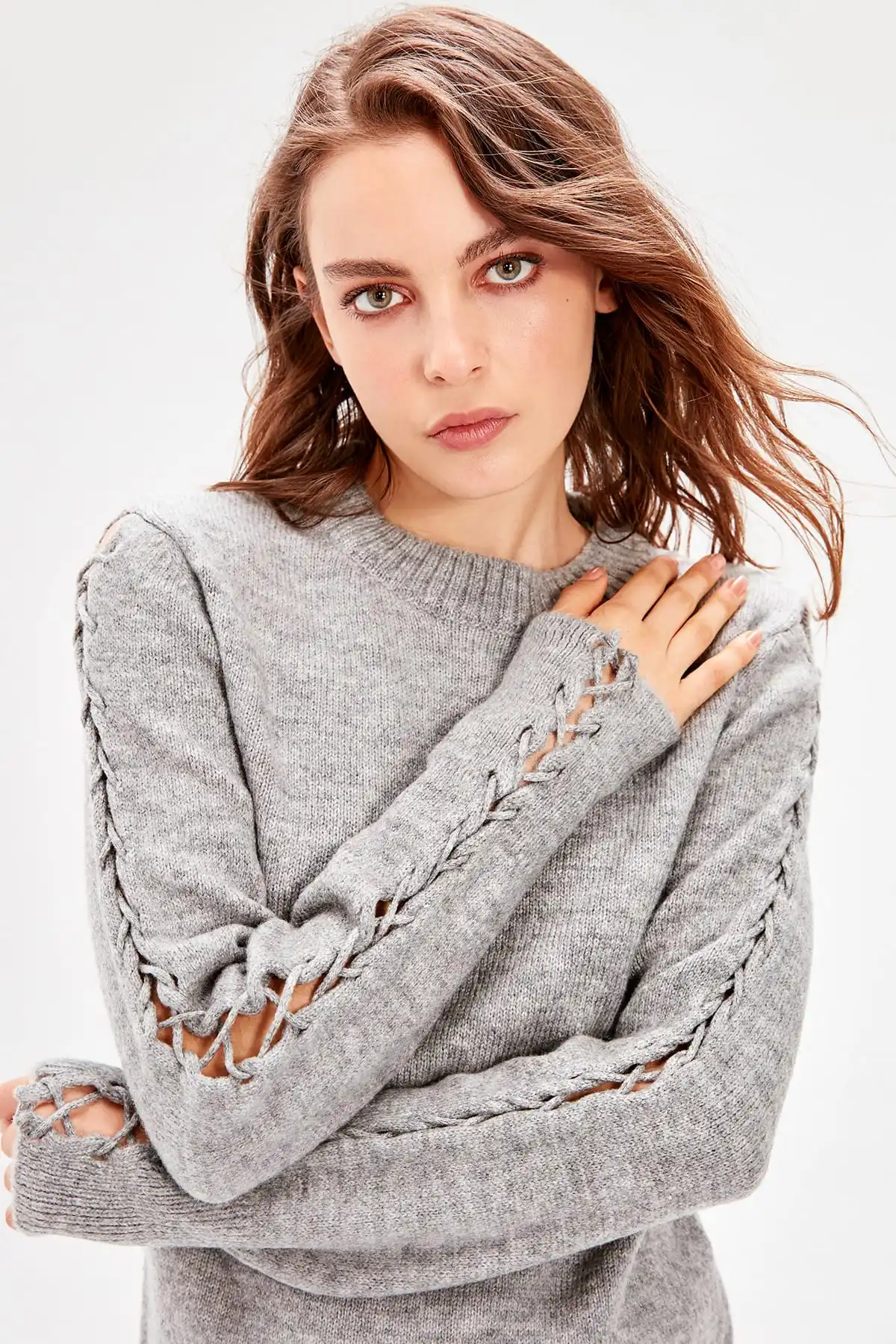 Женский трикотажный свитер Trendyol серый с длинным рукавом TWOAW20NV0017| |