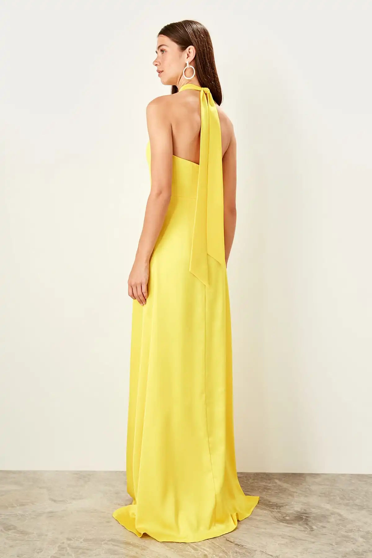 Trendyol вечернее платье с низким вырезом TPRSS19BB0555