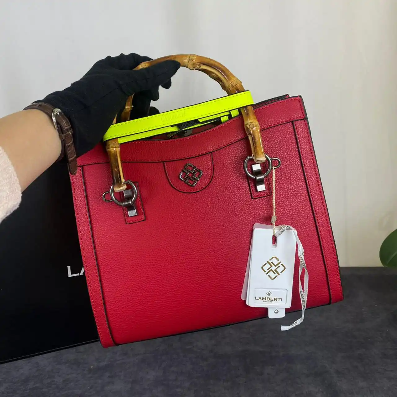 

2022 fashion and brand tasrımcı bamboo handle lady's hand and shoulder bag daily casual bag evening bag bolso and bag