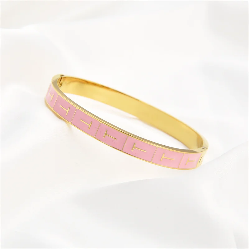 

2022 Top Selling Good Quality Fashion Pink Color Letter T Bracelet Women's Men's Enamel Bracelet Stainless Steel Gold Bracelet