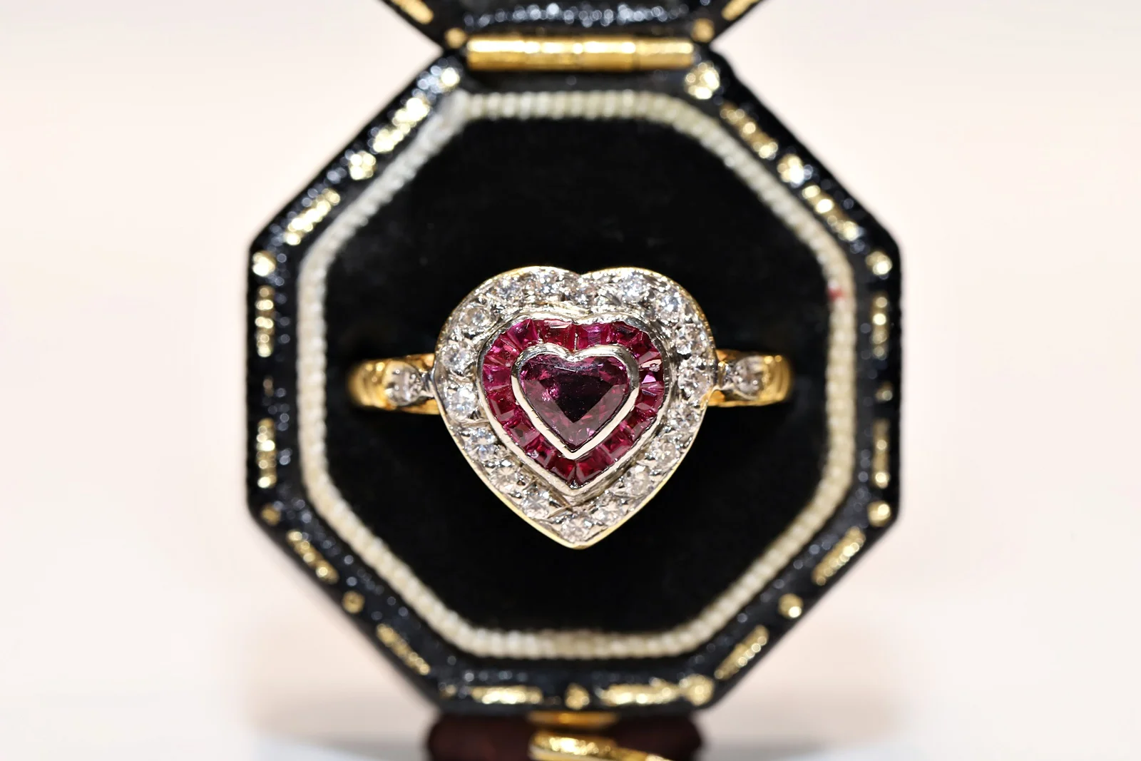 

Perfect Platinum Art Deco Natural Diamond and Caliber Ruby Stone Decorated Heart Style Strong Ring
