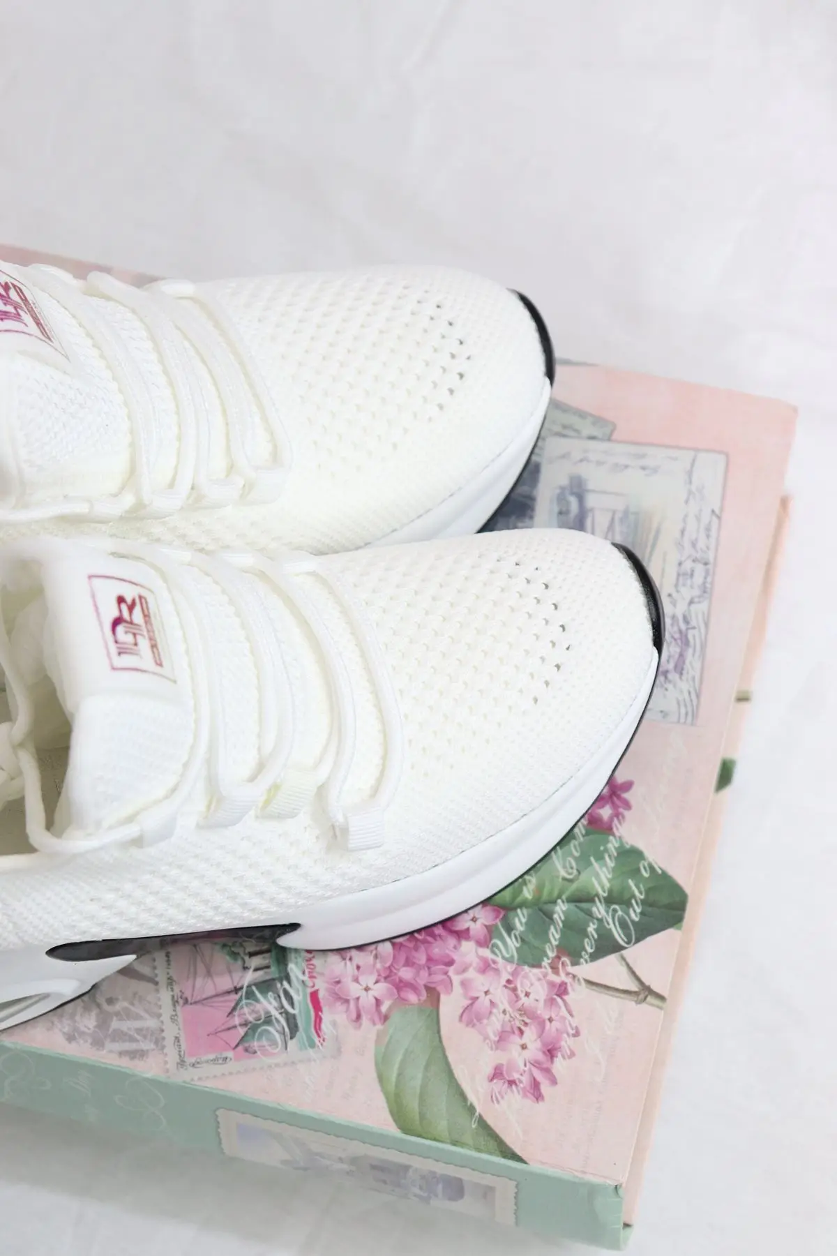 

Guja - 21Y300-6 Beyaz Fileli Air Taban Kadn Sneakers