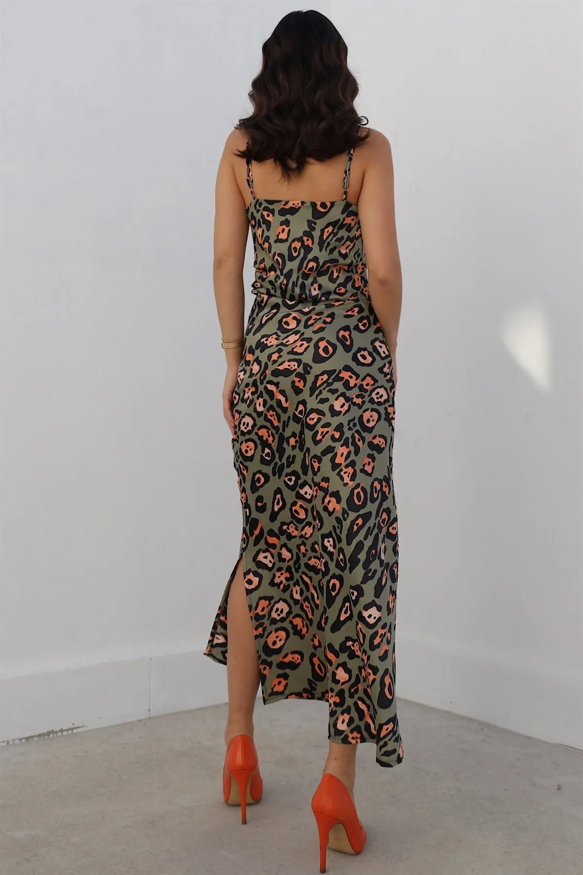 

Women's Khaki Leopard Pattern Slim Strap Maxi Length Pleated Dress Orange Print Elegant Viscose V-Neck Sexy Bodycon Long Summer