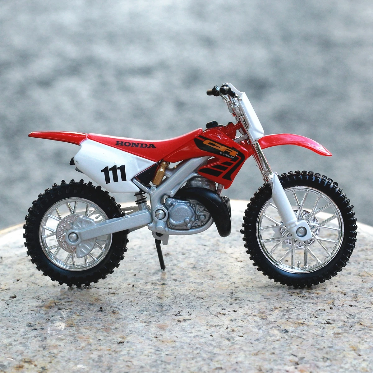 

Maisto 1:18 HONDA CR250R