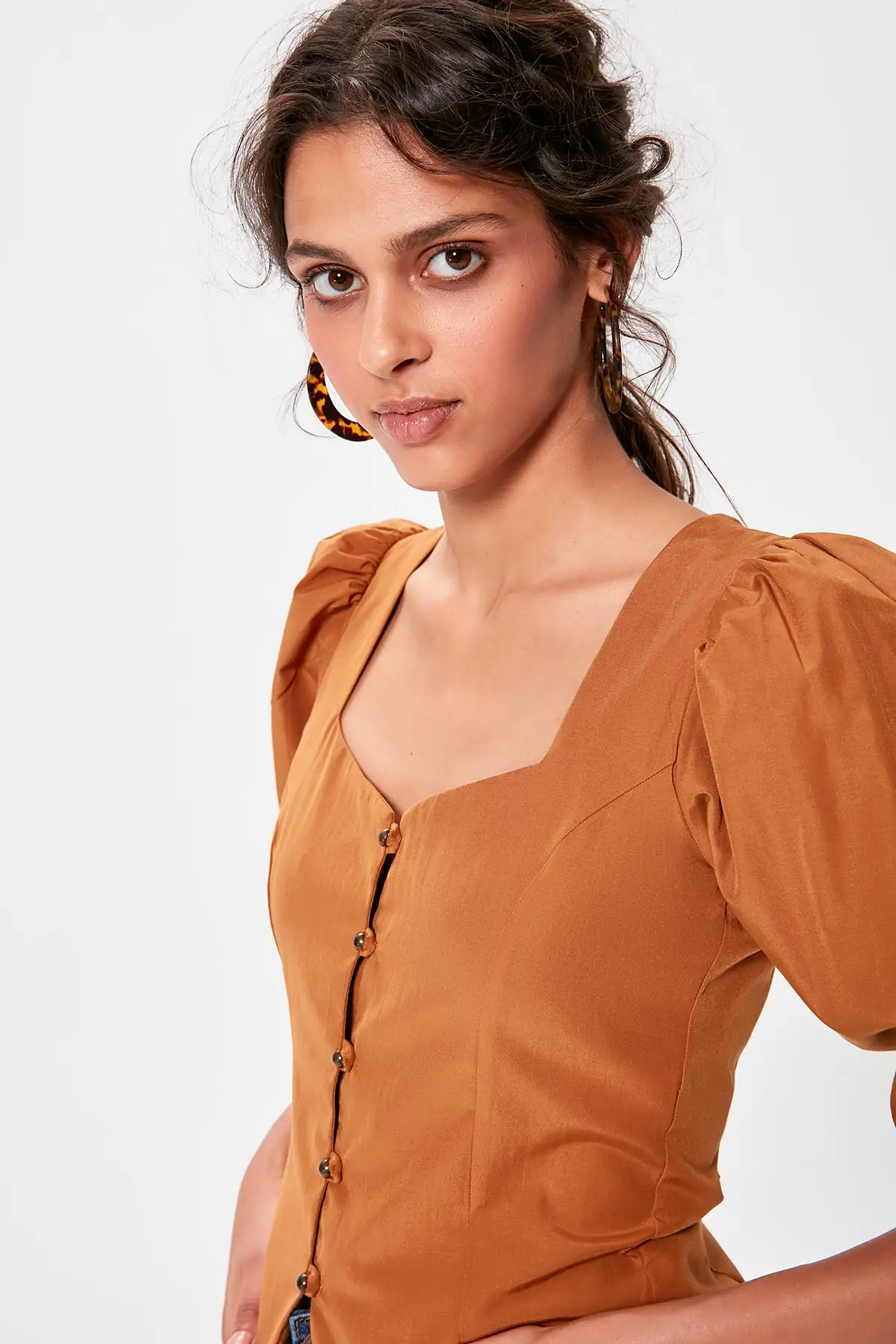 Trendyol верблюжьи бусины детальные Bluz TWOAW20BZ0465