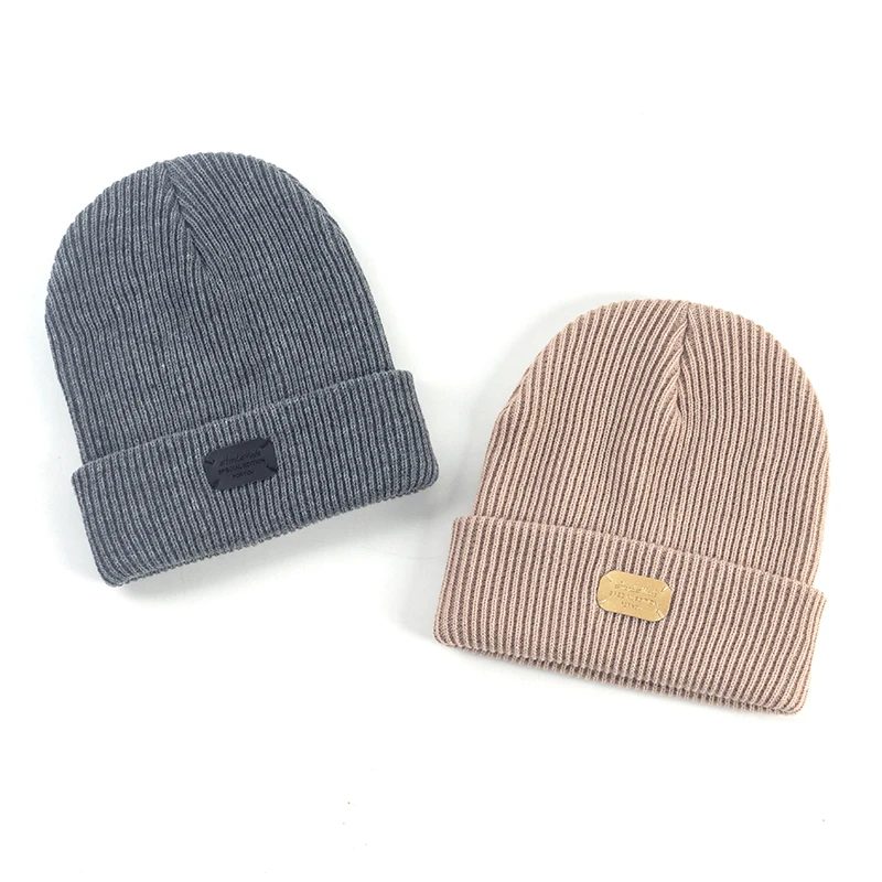 Однотонная рифленая облегающая шапка мужская вязаная унисекс теплые плотные
