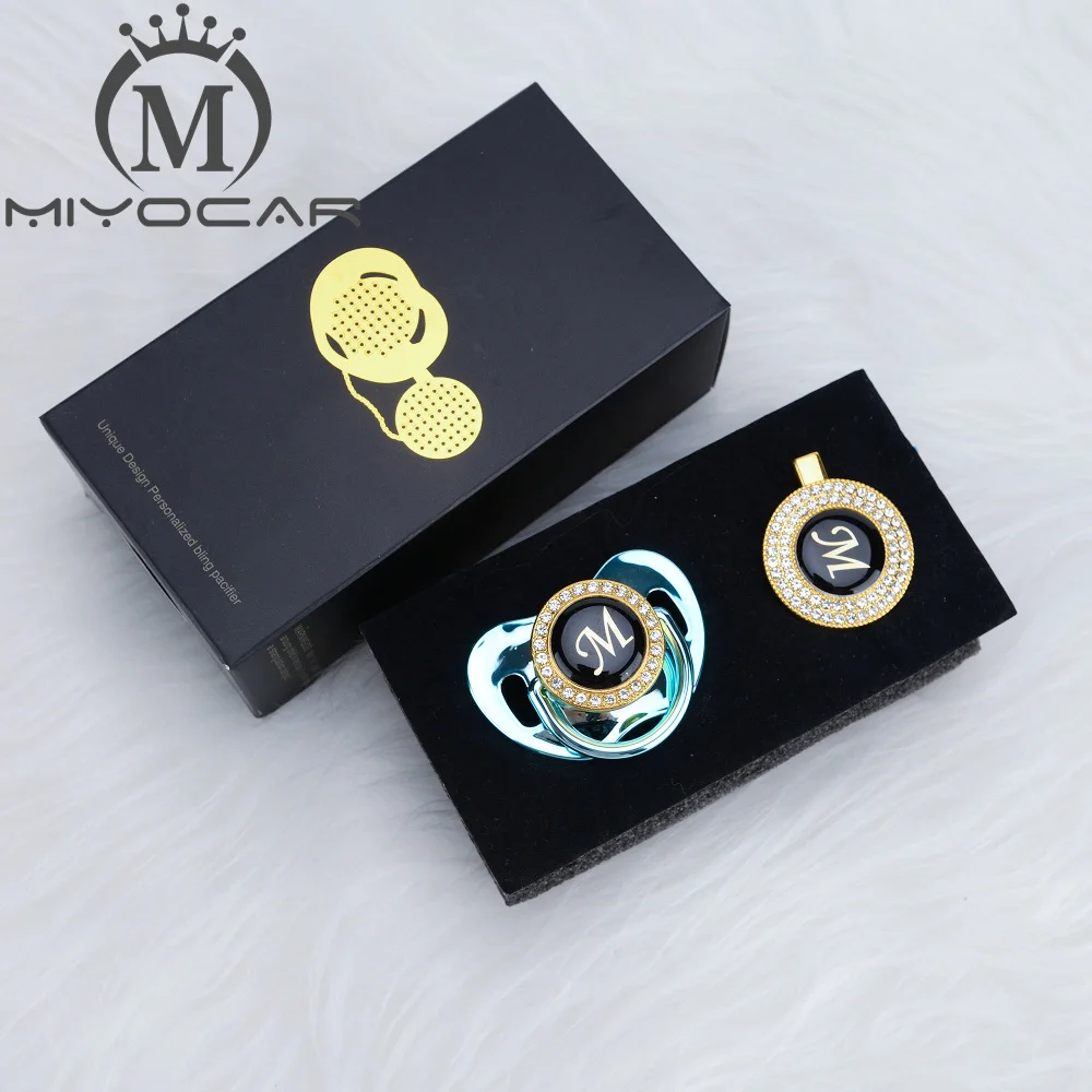 MIYOCAR цвета: золотистый, серебристый имя инициалы буквенные красивый bling соска и соска клип BPA бесплатно пустышка bling уникальный дизайн LAS-8/9