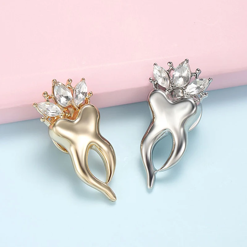 

Pretty Crystal Crown Tooth Medical Brooches Pin for Nurse Dentist Student Cute Badge Accessories Silver Plated Enamel Women Pins