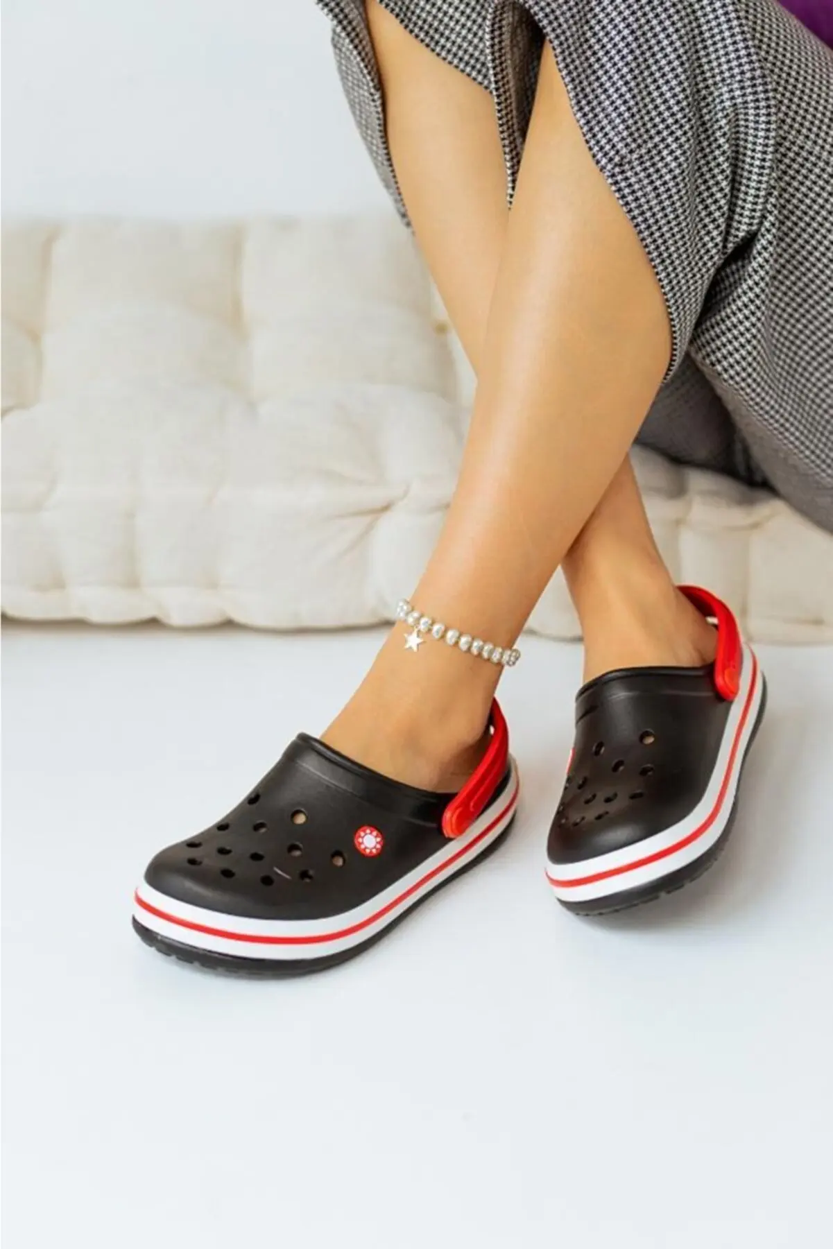

Women Summer Beach Sandals, Ladies Clogs Slipper, Women Fashion Garden Clog Aqua Shoes, Women 5 Colors Comfortable Fashion Shoe