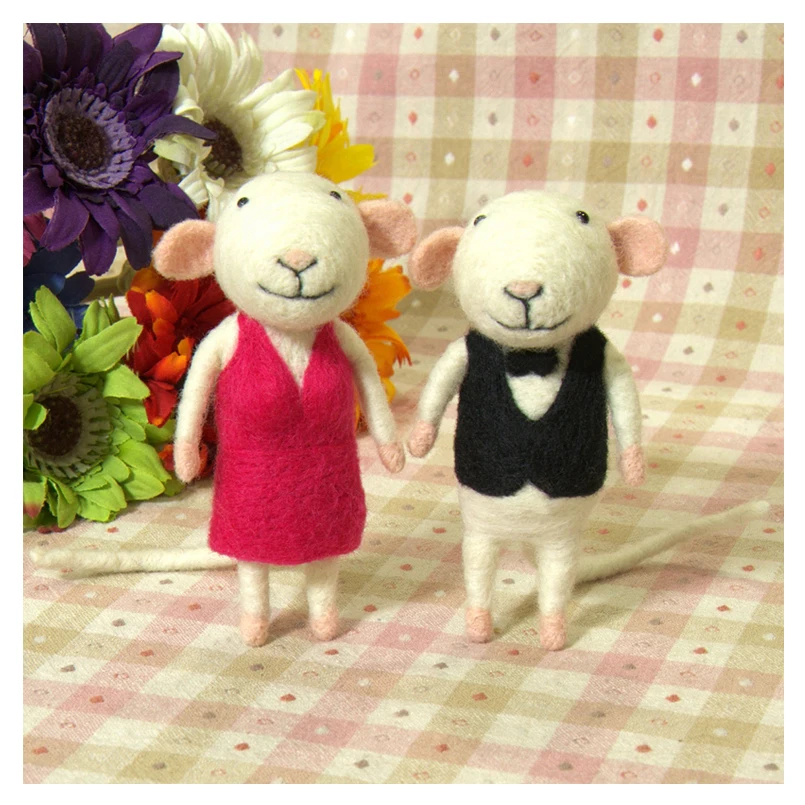 

Mouse Couple Needle Felting Kit for Beginner, Felting Starter Kit, Contains Enough Felting Wool and Tools, English Manual