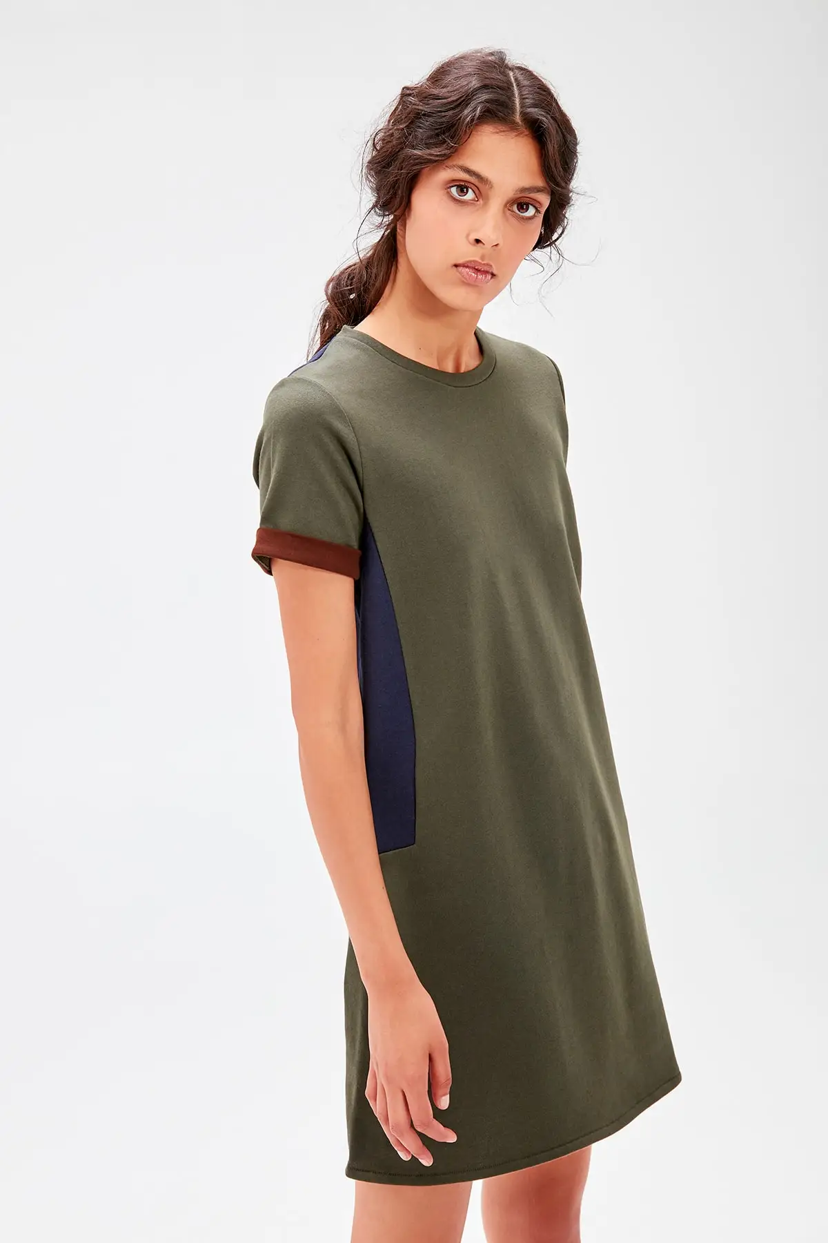 Трикотажное платье цвета хаки с цветным блоком TWOAW20EL1073|Женские платья| |