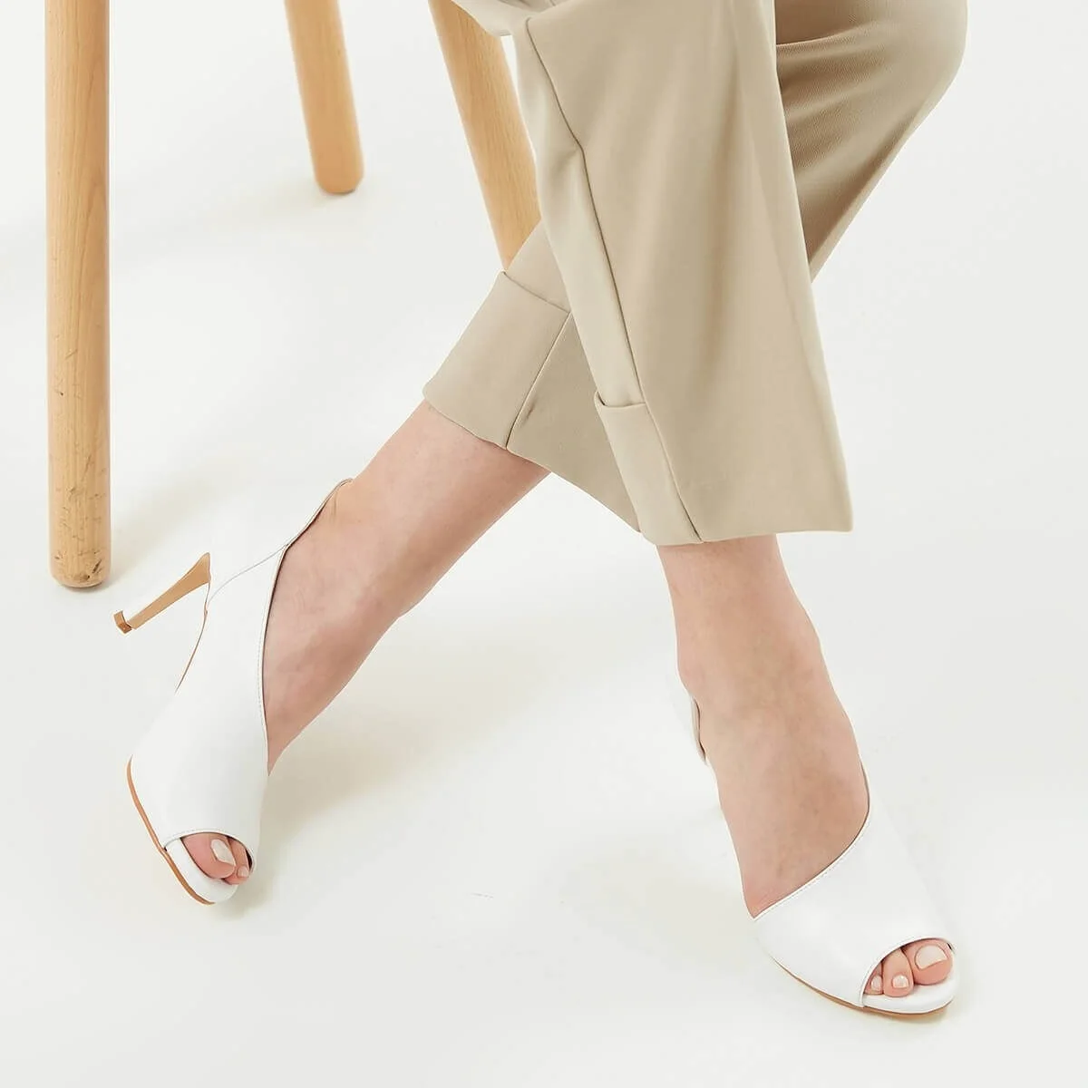 Женские туфли-лодочки Mio Gusto каблук 8 см цвет белый/черный/кожа пикантные