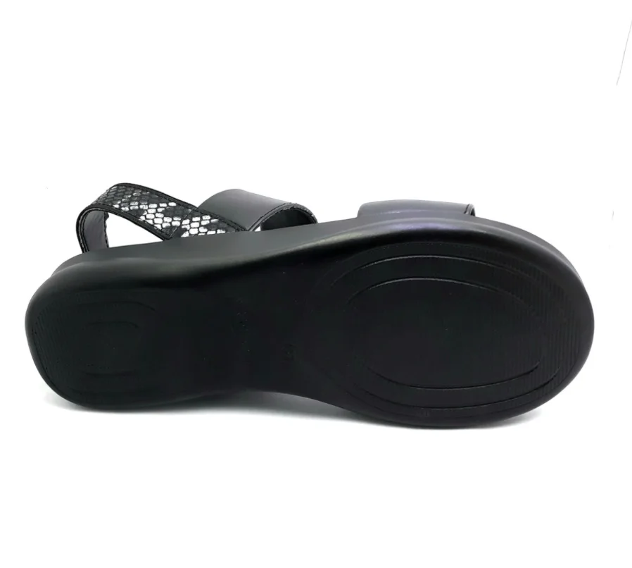 

2021 women slippers single buckle comfortable flat sandals home street adult black faux leather summer winter solid flat women