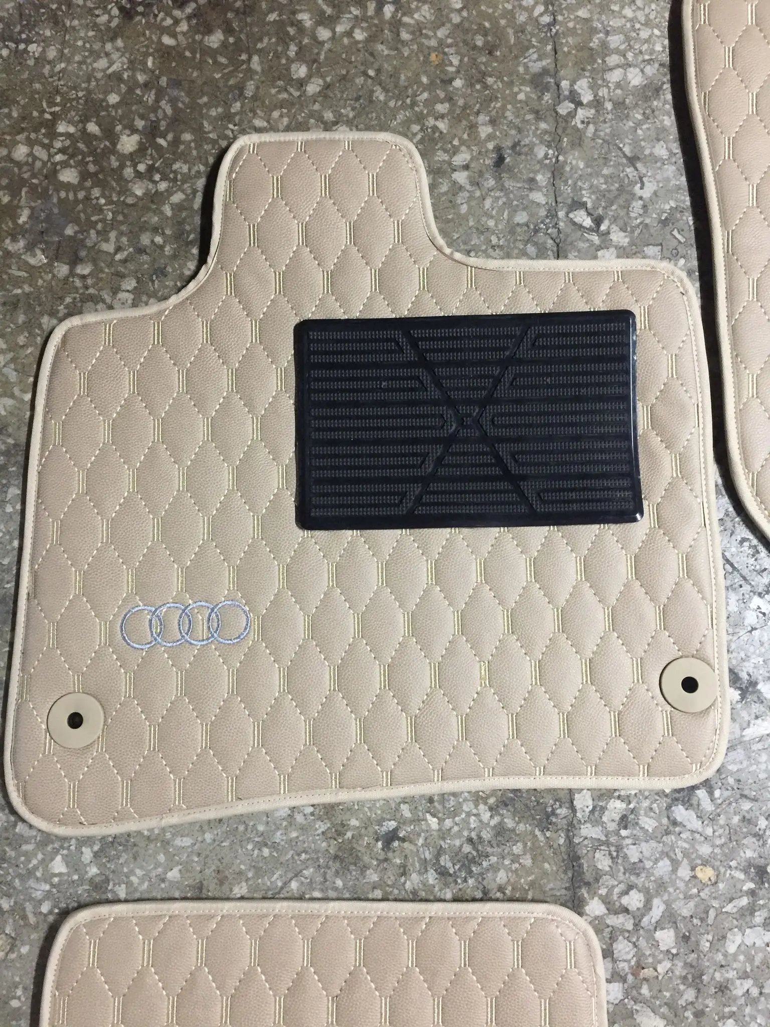 

4 PCS LUXURY Car Floor Mats Carpet For Audi A Series A1,A3,A4,A5,A6,A7,A8-Q Series Q2,Q3,Q5,Q7,Q8-TT Series-R8 Series-E Tron