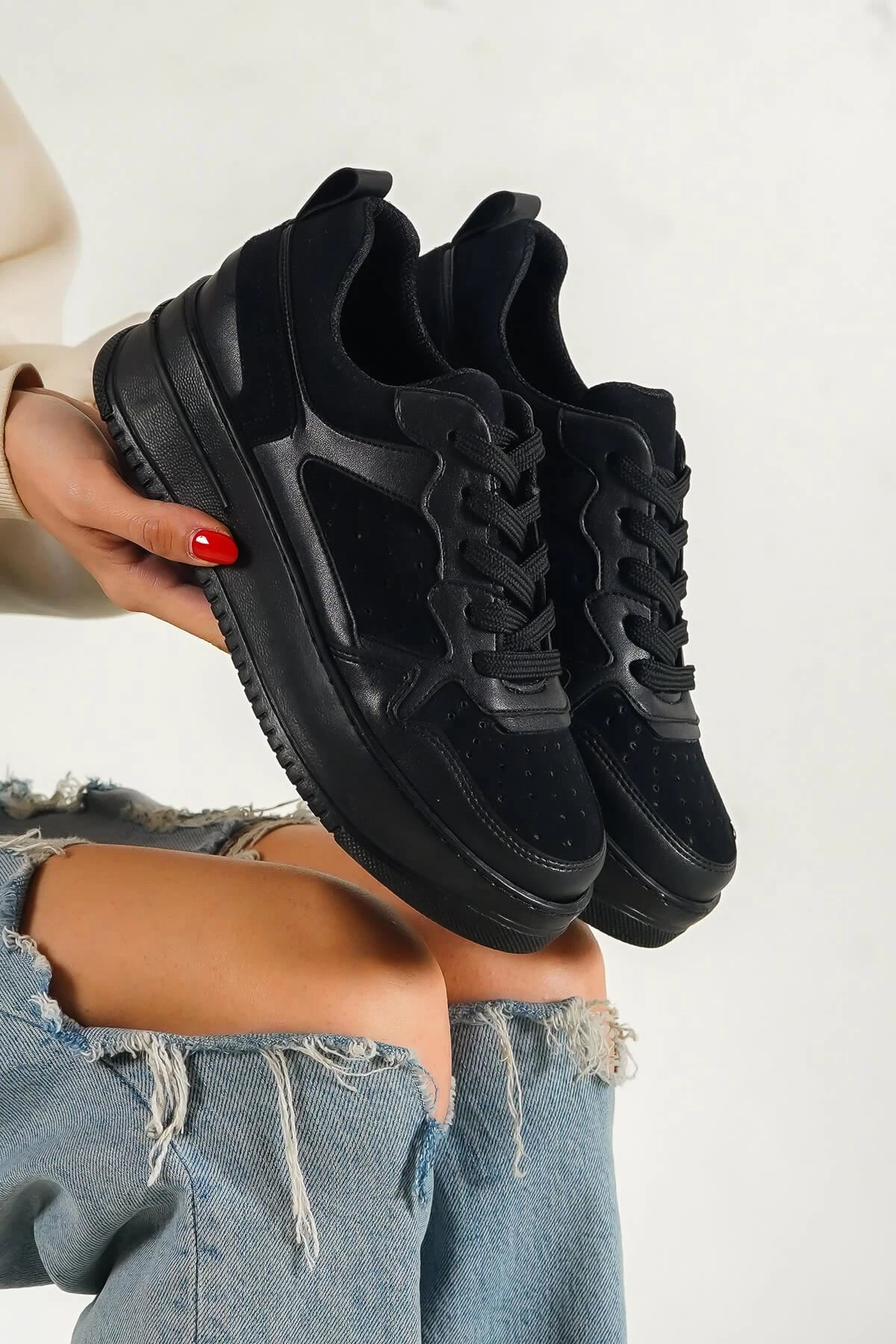 

Women's Black Sneaker - OB1100A